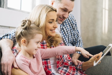5 Tips Mengenalkan Gadget pada Anak Balita