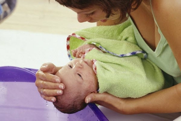 Tip Mencuci Rambut Bayi 