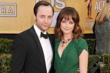 Alexis Bledel Semakin Cantik setelah Menjadi Ibu
