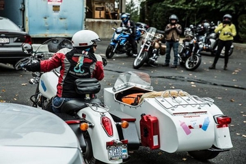 'Geng' Motor Wanita Bantu Kirim ASI