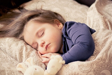 5 Tahapan Ampuh untuk Melatih Anak Tidur Sendiri