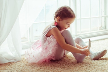 5 Langkah Mengajarkan Anak Mengikat Tali Sepatu