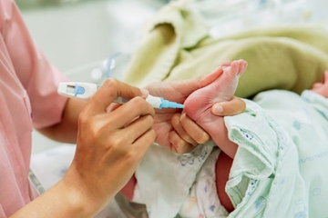 Pentingnya Skrining Hipotiroid pada Bayi Baru Lahir
