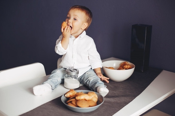 16 Mitos dan Fakta Soal Nutrisi Anak yang Moms Perlu Tahu