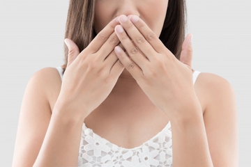 Bau Mulut saat Puasa? Cegah dengan Cara Ini, Moms!