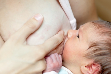 3 Refleks Utama yang Terjadi saat Bayi Pertama Menyusu