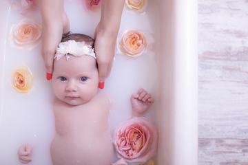 Ajaib, Ini Manfaat Mandi ASI untuk Kesehatan Bayi