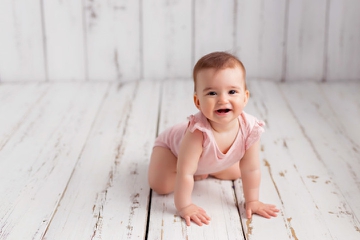 5 Cara Mudah Mengajarkan Bayi Merangkak
