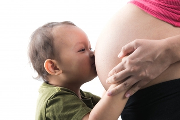 Bolehkah Ibu Hamil Menyusui? Ini Penjelasannya, Moms
