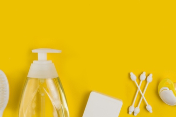 8 Rekomendasi Baby Oil untuk bayi Anda