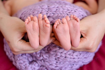 Viral, Kisah Bayi Kembar yang Lahir Beda Tahun