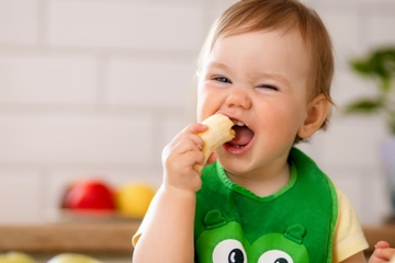 10 Makanan Sehat yang Bisa Bantu Naikkan Berat Badan Bayi