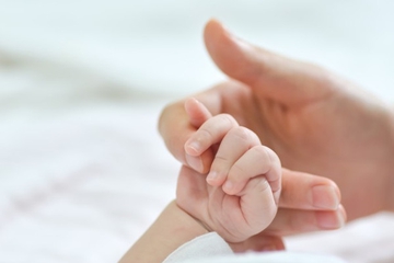 8 Refleks Alami yang Dimiliki Bayi Baru Lahir