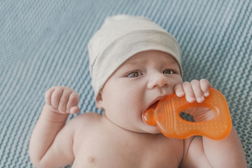 Moms, Ini Pentingnya Merawat Kebersihan Teether Bayi