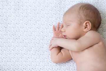 Kepala Bayi Peyang? Ini Penyebabnya, Moms