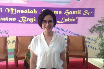Perjuangan Astrid Tiar Merawat Si Kecil