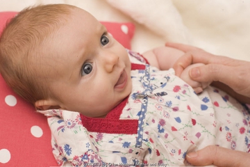 Cara Aman dan Efektif Mengatasi Bayi Sembelit
