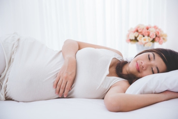 Moms, Ini Posisi Tidur yang Baik untuk Anda saat Hamil