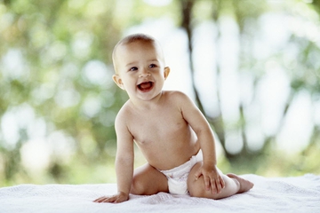 Trik Mengabadikan Pose Terbaik Bayi