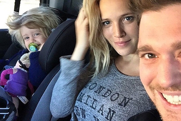 Michael Buble Selalu Berbagi dengan Sang Istri