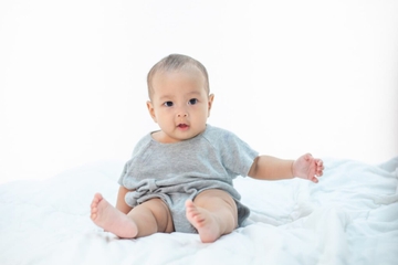 Apakah Bayi 3 Bulan Sudah Boleh Duduk? Perhatikan Hal-hal ini, Moms