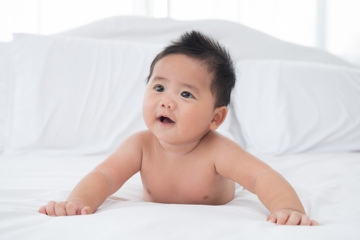 Cara Aman Melatih Bayi Tengkurap dan Manfaatnya