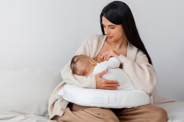 Posisi Menyusui yang Benar agar Bayi Tidak Tersedak