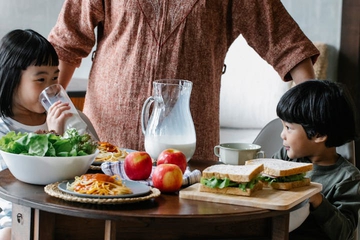 5 Tips Pola Makan Sehat untuk Menjaga Kesehatan Pencernaan Anak