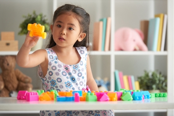 Ide Kado untuk Anak Perempuan Usia 2 Tahun yang Edukatif dan Seru