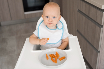 Tekstur MPASI Bayi 10 Bulan yang Tepat dan Cara Mengenalkannya