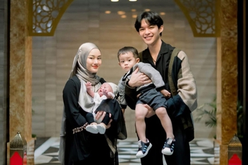 Potret Harmonis Keluarga Dinda Hauw dan Rey Mbayang
