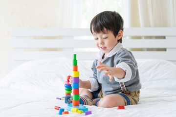 6 Mainan Edukasi untuk Balita yang Mendukung Perkembangan Si Kecil