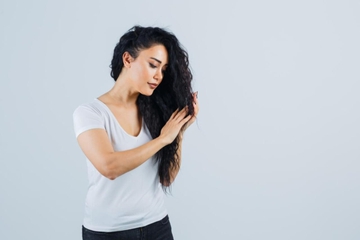 Cara Mengeringkan Rambut Tanpa Hair Dryer, Lebih Alami dan Sehat