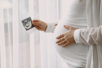 Tumbuh Makin Besar, Ini 7 Tanda Janin Sehat Trimester 2