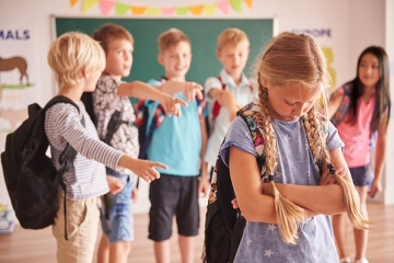 Anak Jadi Korban Bullying, Ini Cara Tepat Mengatasinya, Moms