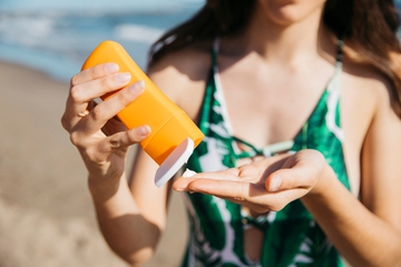 Jangan Keliru, Ini 3 Perbedaan Sunscreen dan Sunblock