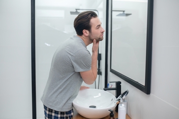 Pria Juga Perlu Pakai Skincare, Ini Tips Mudah Menggunakannya