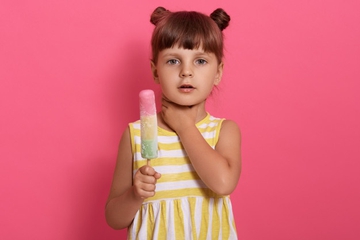 Sering Menyerang Anak Lewat Makanan, Kenali Gejala Demam Tifoid!