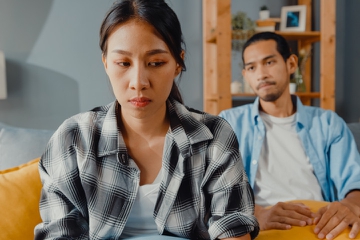 Ciri-Ciri Suami Bosan Sama Istri dan Cara Mengatasinya