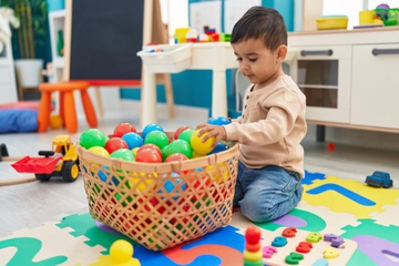 Asah Kecerdasan Emosi Anak dengan Bermain di Playground