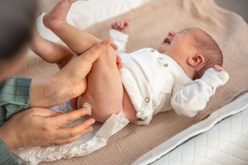 Bayi Baru Lahir Tidak Pipis, Ini Penyebab dan Cara Mengatasinya
