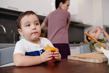 6 Tips Memilih Sippy Cup untuk Balita