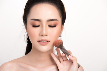 Ini Cara Memilih Blush On Sesuai Warna Kulit