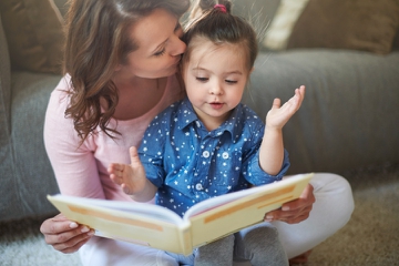 Tips Memilih Buku Cerita yang Tepat untuk Anak Usia Dini
