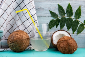 Tak Cuma Lepas Dahaga, Ini Manfaat Konsumsi Air Kelapa untuk Kesehatan