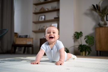 Bayi 5 Bulan Bisa Apa Saja? Ini yang Perlu Moms Tahu