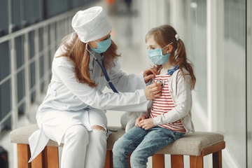 Kasus Pneumonia Sedang Marak, Kenali gejalanya pada Anak, Moms!
