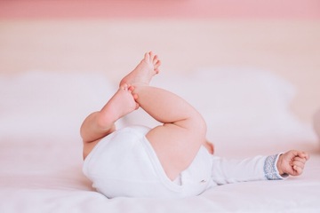 BAB Bayi Berlendir? Waspadai 7 Penyebab Berikut Ini, Moms!