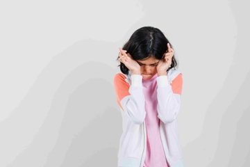 7 Cara Ampuh Mengatasi Anak yang Sering Cemas
