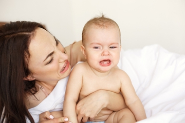 11 Tanda Bayi Mengalami Overstimulasi dan Cara Mengatasinya